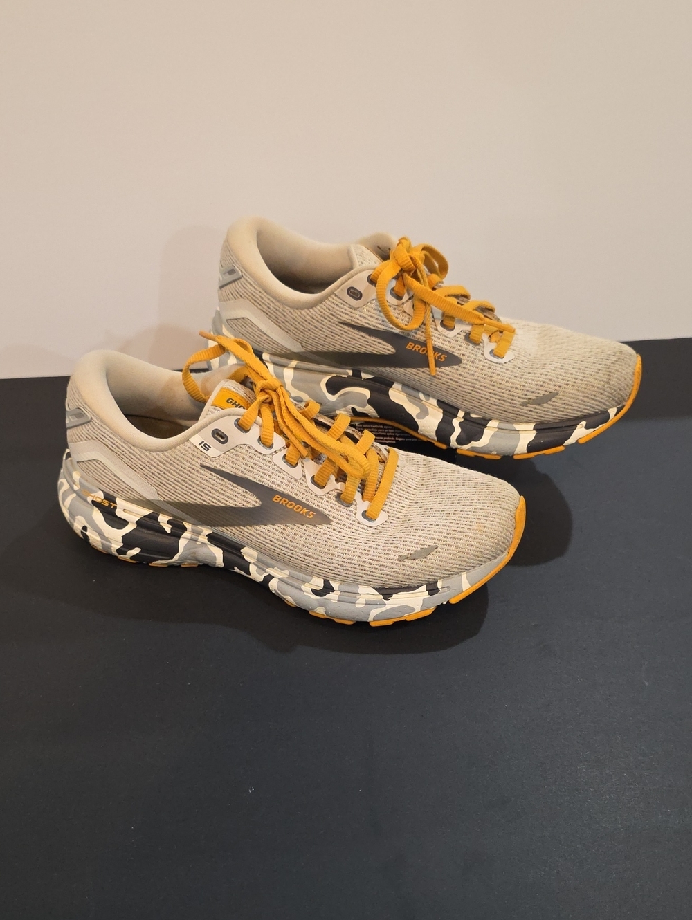 Brooks Ghost 15 Women's Beige Sneakers &Yellow Laces and Camo Midsole Size 6
